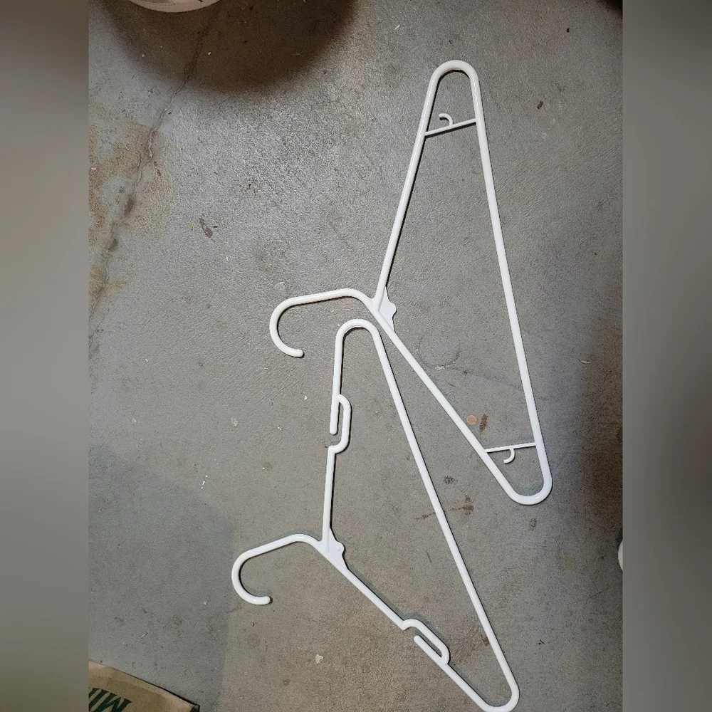 40 Whote Plastic Hangers